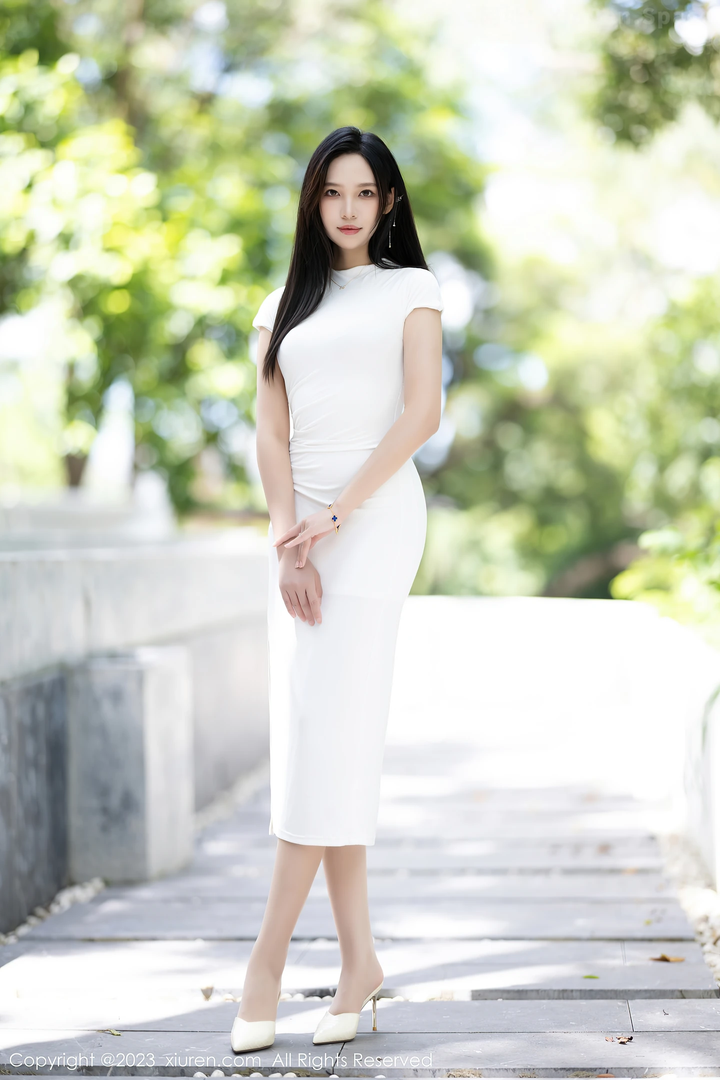 图片[2]-[XiuRen秀人网]VOL.7139 模特郑颖姗Bev性感白色连衣长裙配原色丝袜秀苗条身姿诱惑写真83P-秀人网官方网站